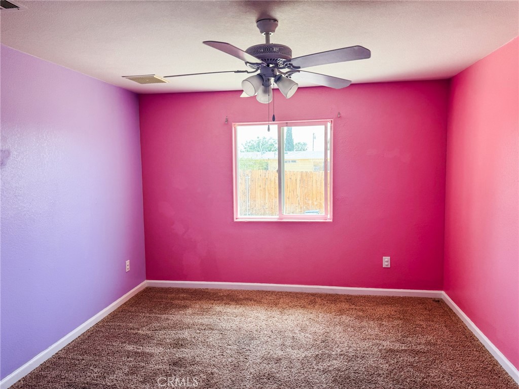 https://media.crmls.org/medias/fd437c4e-5b7c-472b-91aa-f54d08fe6bd1.jpg?preset=X-Large