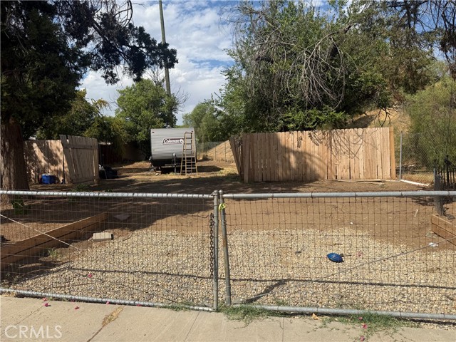 Detail Gallery Image 2 of 11 For 2243 E Cambridge Ave, Fresno,  CA 93703 - – Beds | – Baths