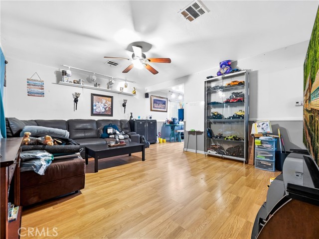 Detail Gallery Image 11 of 27 For 24058 Atwood Ave, Moreno Valley,  CA 92553 - 2 Beds | 1/1 Baths
