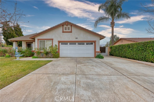 Detail Gallery Image 1 of 40 For 34291 Viewpoint Ct, Yucaipa,  CA 92399 - 4 Beds | 2 Baths