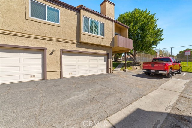 9341 Shadowood Drive, Montclair CA: https://media.crmls.org/medias/fd46a4d1-4f3b-4df9-9527-906d1e9c543b.jpg