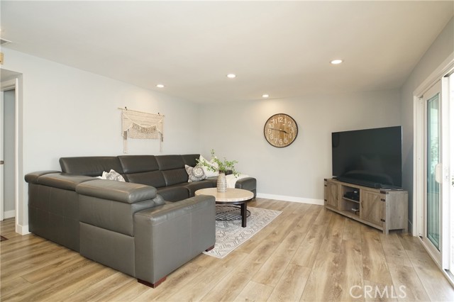Detail Gallery Image 32 of 69 For 6494 Joshua St, Oak Park,  CA 91377 - 5 Beds | 3 Baths