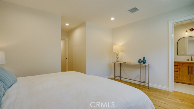 Detail Gallery Image 30 of 57 For 22914 Gershwin Dr, Woodland Hills,  CA 91364 - 5 Beds | 4/1 Baths