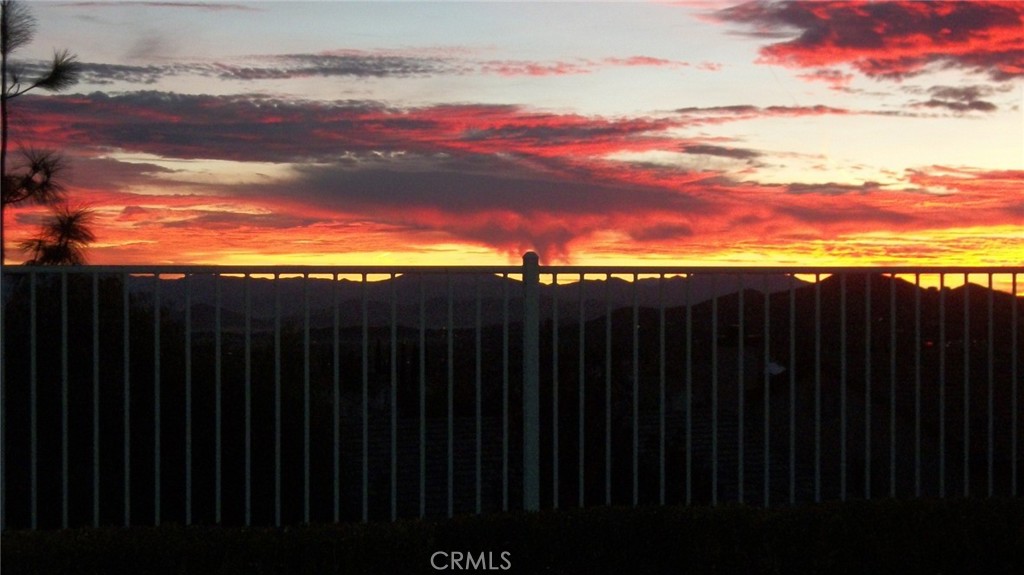 https://media.crmls.org/medias/fd483bfd-8cf5-4fa0-8eed-30438811bd70.jpg?preset=X-Large