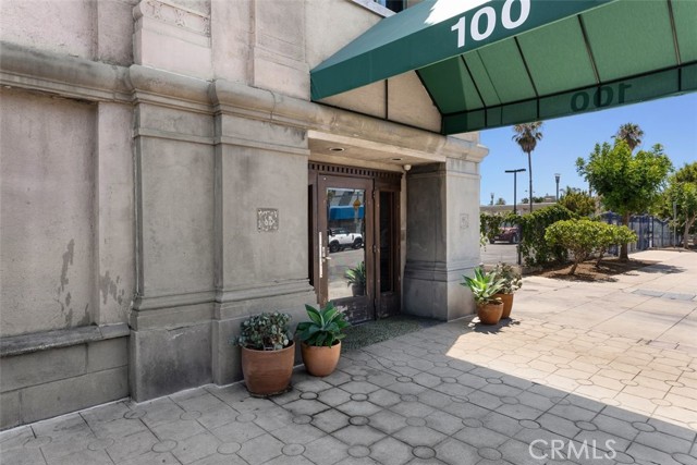 100 W 5th Street, Long Beach CA: https://media.crmls.org/medias/fd4928e8-f88c-43e4-beda-2757c5779040.jpg