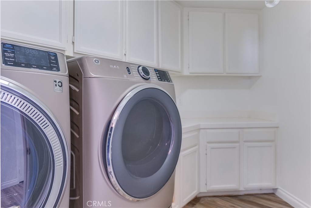 https://media.crmls.org/medias/fd499bbe-2388-4b43-80be-e9ab0c2661a8.jpg?preset=X-Large