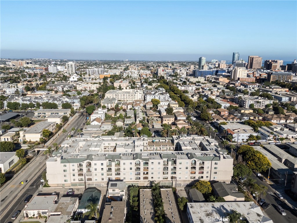 https://media.crmls.org/medias/fd49e725-4af5-4035-8a59-cfd4673329d9.jpg?preset=X-Large
