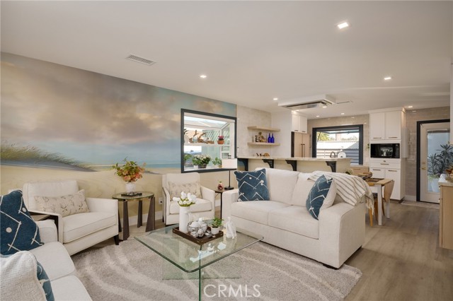 Detail Gallery Image 2 of 19 For 21142 Surfwood, Huntington Beach,  CA 92646 - 2 Beds | 1 Baths