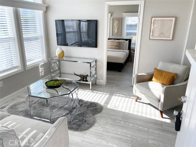 Detail Gallery Image 5 of 32 For 8250 Lankershim Blvd #24,  North Hollywood,  CA 91605 - 2 Beds | 2 Baths