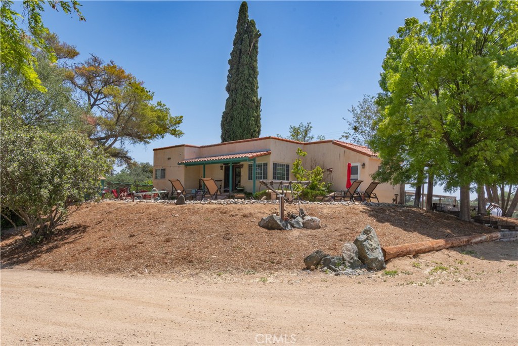 911 Wilmar Place, Paso Robles, CA 93446