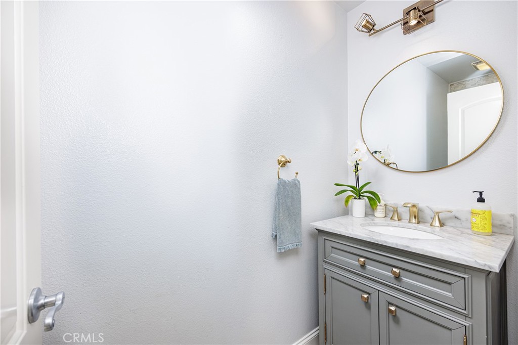 https://media.crmls.org/medias/fd4c9bbd-1096-4463-bb40-4d8616b0c788.jpg?preset=X-Large