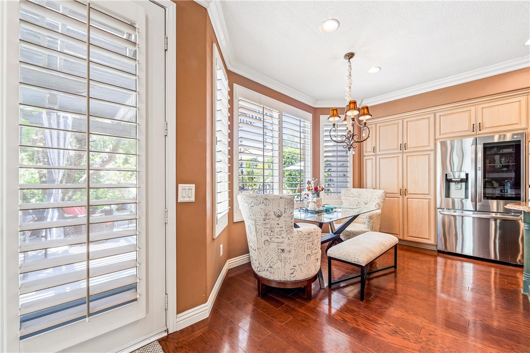 Breakfast nook off kitchen