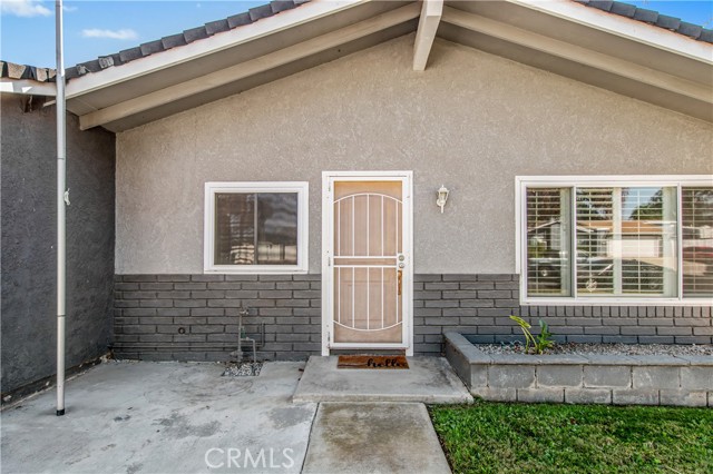 Detail Gallery Image 2 of 38 For 844 W Francis St, Corona,  CA 92882 - 4 Beds | 2 Baths