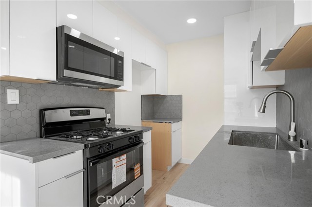 Detail Gallery Image 9 of 21 For 10230 Silverton #2,  Tujunga,  CA 91042 - 1 Beds | 1 Baths