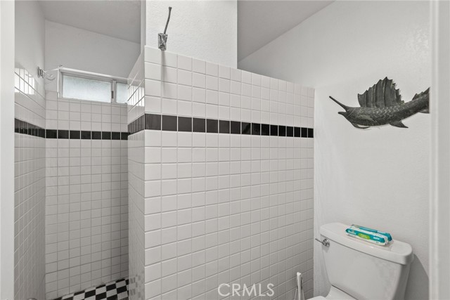 713 S Anaheim Boulevard, Anaheim CA: https://media.crmls.org/medias/fd4edd00-e1f9-4a6f-8ddf-16d105bc3193.jpg