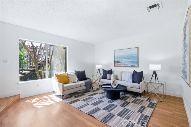 Detail Gallery Image 2 of 15 For 925 Cabrillo Dr #C,  Duarte,  CA 91010 - 2 Beds | 1/1 Baths