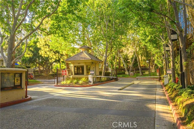 Detail Gallery Image 3 of 22 For 2595 Plaza Del Amo #406,  Torrance,  CA 90503 - 2 Beds | 2/1 Baths