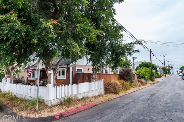 1325 Corona Street, Hermosa Beach, California 90254, 4 Bedrooms Bedrooms, ,2 BathroomsBathrooms,Residential,Sold,Corona,SB17127857