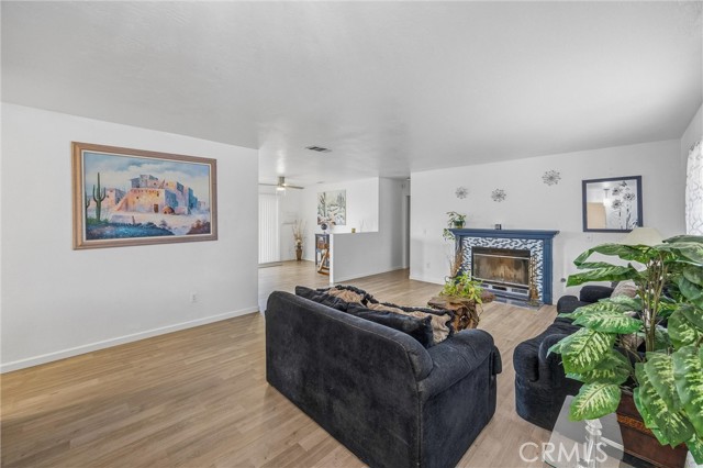 Detail Gallery Image 8 of 49 For 13422 Nicola, Apple Valley,  CA 92308 - 4 Beds | 2 Baths