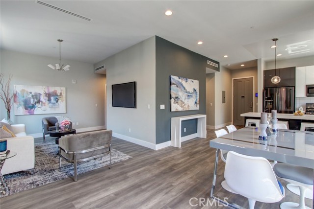 Detail Gallery Image 5 of 27 For 330 Salem #201,  Glendale,  CA 91203 - 3 Beds | 2/1 Baths