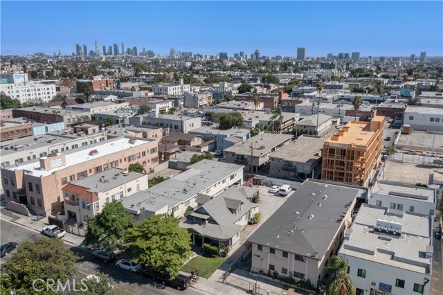 5526 Lexington, Los Angeles CA: https://media.crmls.org/medias/fd52b331-f61a-4a3b-8082-27110a6f83c6.jpg