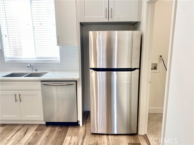 Detail Gallery Image 26 of 38 For 7327 Kester Ave #3,  Van Nuys,  CA 91405 - 4 Beds | 3/1 Baths