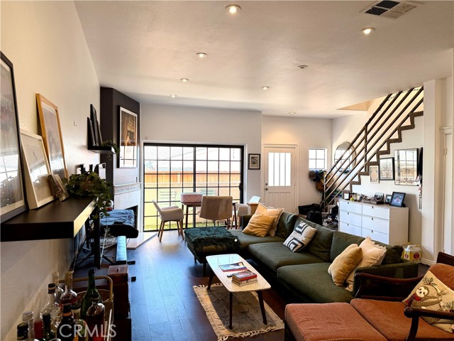 Detail Gallery Image 3 of 15 For 1424 26th #2,  Santa Monica,  CA 90404 - 2 Beds | 2/1 Baths