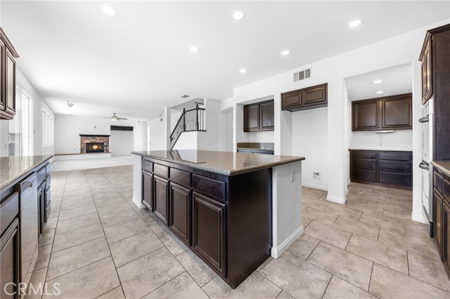 14261 Settlers Ridge Court, Eastvale CA: https://media.crmls.org/medias/fd53ea0a-15e1-46e0-bc75-543ade45ecd9.jpg