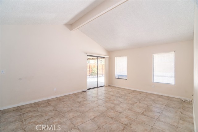 66320 Avenida Barona, Desert Hot Springs CA: https://media.crmls.org/medias/fd5440cf-8d51-413e-a4ba-c02cbd196b1f.jpg