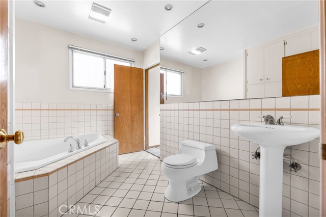 5723 West 74th Street, Los Angeles CA: https://media.crmls.org/medias/fd5494c4-81da-49c7-940d-5104b20d825d.jpg