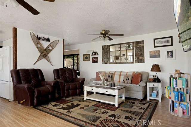 Detail Gallery Image 4 of 44 For 26249 Cedar Ln, Twin Peaks,  CA 92391 - 4 Beds | 3 Baths