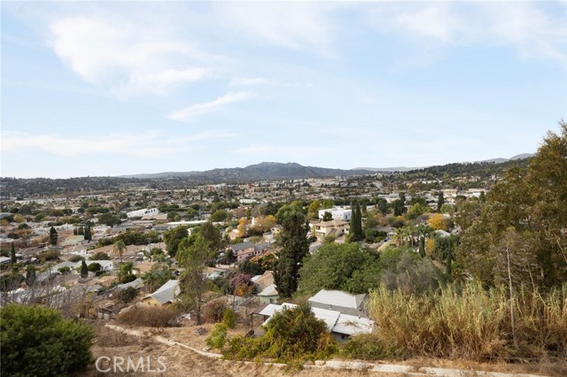 Detail Gallery Image 30 of 31 For 2391 Yorkshire Dr, Los Angeles,  CA 90065 - 3 Beds | 2/1 Baths