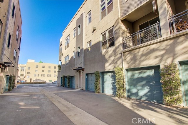 Fd55d949 Eab7 4d28 A7f7 C717cb9685c3