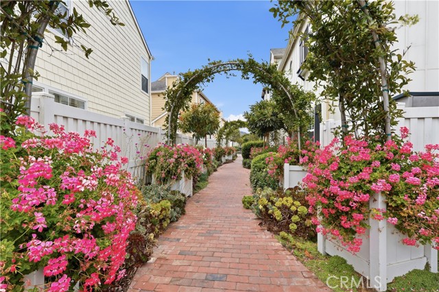 BEAUTIFUL LANDSCAPED GROUNDS BEAUTIFUL LANDSCAPED GROUNDS