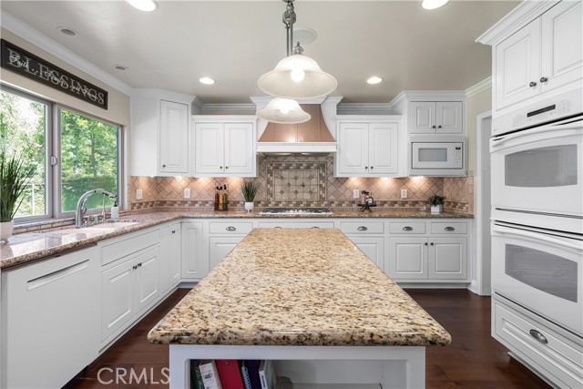 10154 Whispering Forest Drive, Rancho Cucamonga CA: https://media.crmls.org/medias/fd562118-63b7-47f7-b834-7501ffd44f0c.jpg