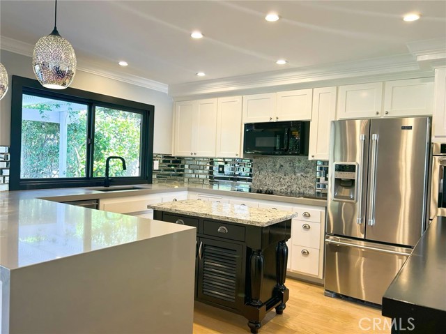 Detail Gallery Image 9 of 14 For 14581 Mulberry Ave, Irvine,  CA 92606 - 4 Beds | 4 Baths
