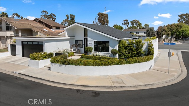 19582 Summer Breeze Lane, Huntington Beach CA: https://media.crmls.org/medias/fd57364f-a476-494d-9159-648a8db41939.jpg
