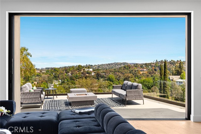 Detail Gallery Image 12 of 58 For 5134 Medina Rd, Woodland Hills,  CA 91364 - 5 Beds | 5/1 Baths