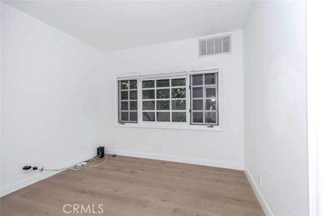 6037 Little Oak Lane, Woodland Hills CA: https://media.crmls.org/medias/fd576470-2892-429c-86cf-1b2d4781660b.jpg