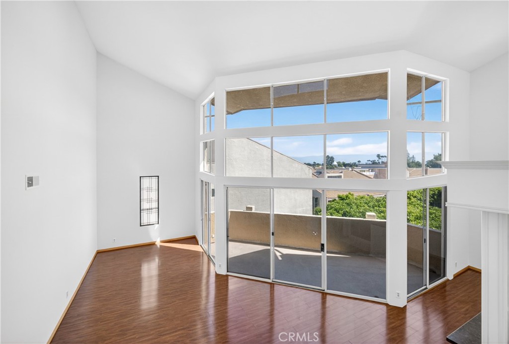 5216 Yarmouth Avenue #305