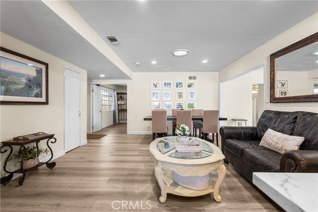 Detail Gallery Image 18 of 59 For 9559 9561 Natick Ave, North Hills,  CA 91343 - 5 Beds | 4 Baths