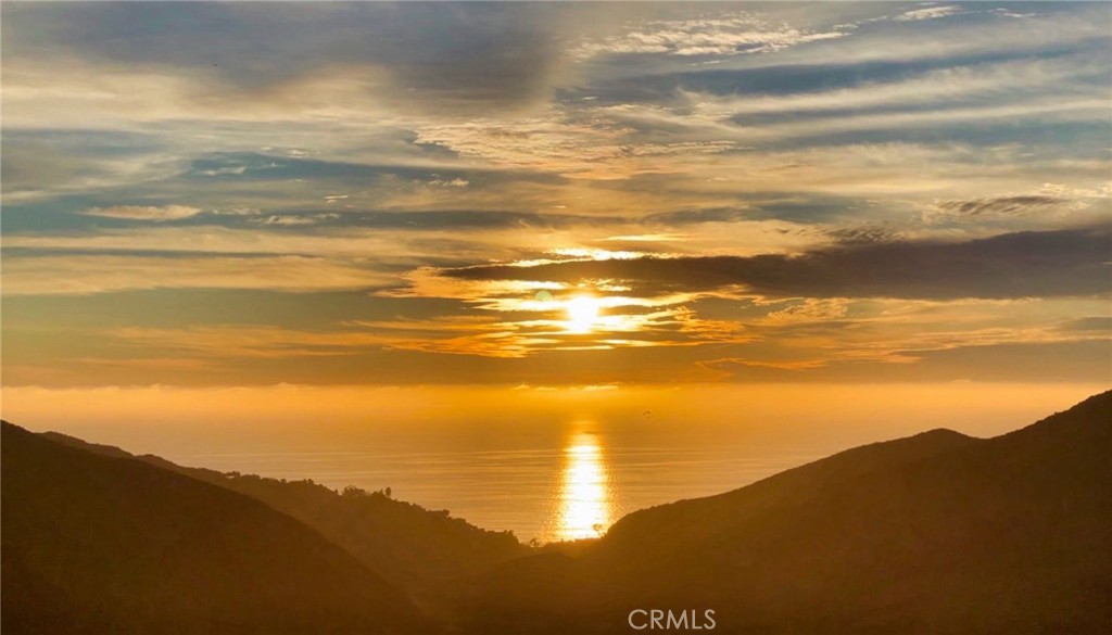 https://media.crmls.org/medias/fd58260f-9d57-4d7a-8475-8e3592d90d44.jpg?preset=X-Large