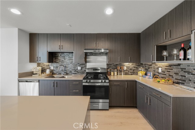 Detail Gallery Image 2 of 66 For 168 S Monterey St #512,  Alhambra,  CA 91801 - 3 Beds | 3/1 Baths