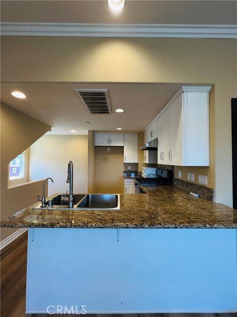 Detail Gallery Image 6 of 19 For 16754 Pacific Coast Hwy #B,  Sunset Beach,  CA 90742 - 3 Beds | 3 Baths