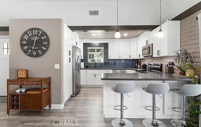 Detail Gallery Image 5 of 17 For 22400 Canyon Club Dr, Canyon Lake,  CA 92587 - 2 Beds | 2 Baths