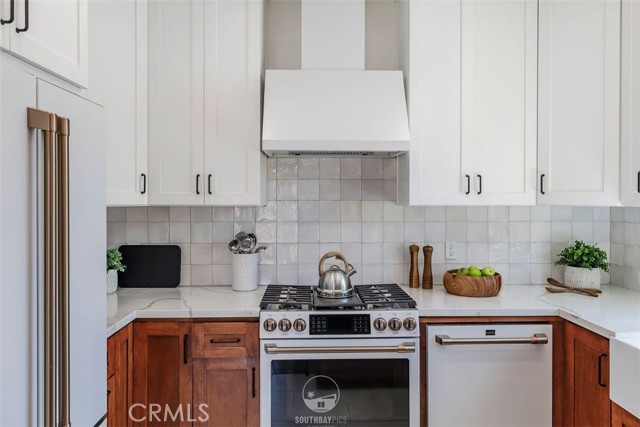 Detail Gallery Image 10 of 29 For 202 N Irena Ave #B,  Redondo Beach,  CA 90277 - 3 Beds | 2/1 Baths