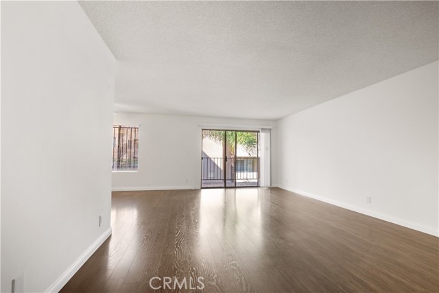 433 S Manhattan, Los Angeles CA: https://media.crmls.org/medias/fd5a2cdc-ac47-4f78-bbc2-3cbe94609049.jpg