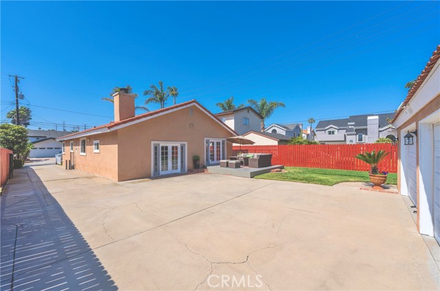 Detail Gallery Image 6 of 7 For 2103 Belmont Ln, Redondo Beach,  CA 90278 - 3 Beds | 3 Baths