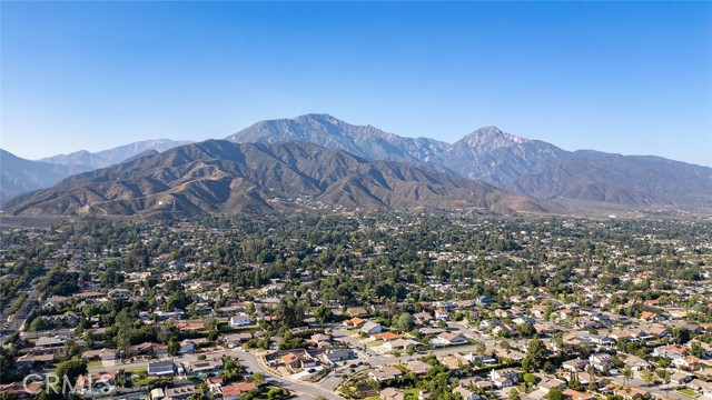 1092 Deborah Street, Upland CA: https://media.crmls.org/medias/fd5cb4f0-b454-4862-b23e-9ccd4f267fef.jpg