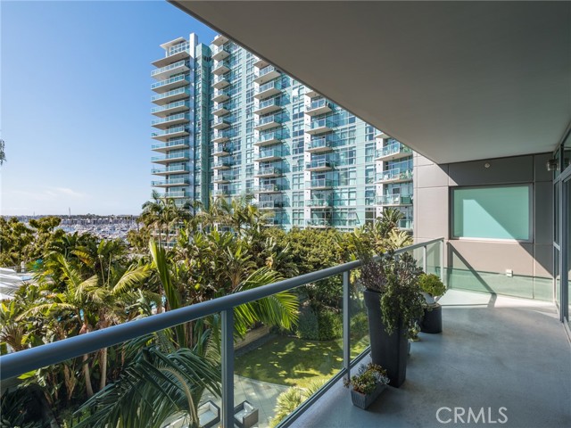 13650 Marina Pointe Drive, 603 photo 8